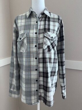 Tilly's RSQ Split Plaid Flannel Button Down Shirt Size Small